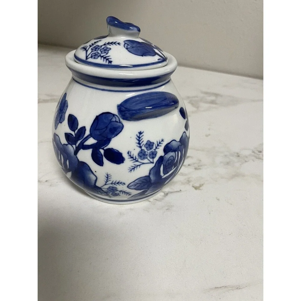 Blue & White Chinese Lidded Jar w Handles Roses‎ Butterflies